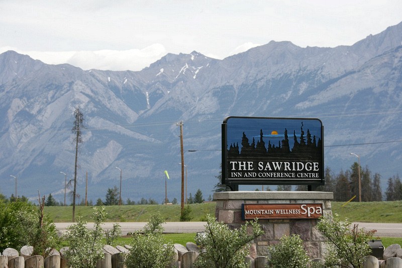I stayed in the Sawridge Inn in Jasper.  A nice, upscale hotel.